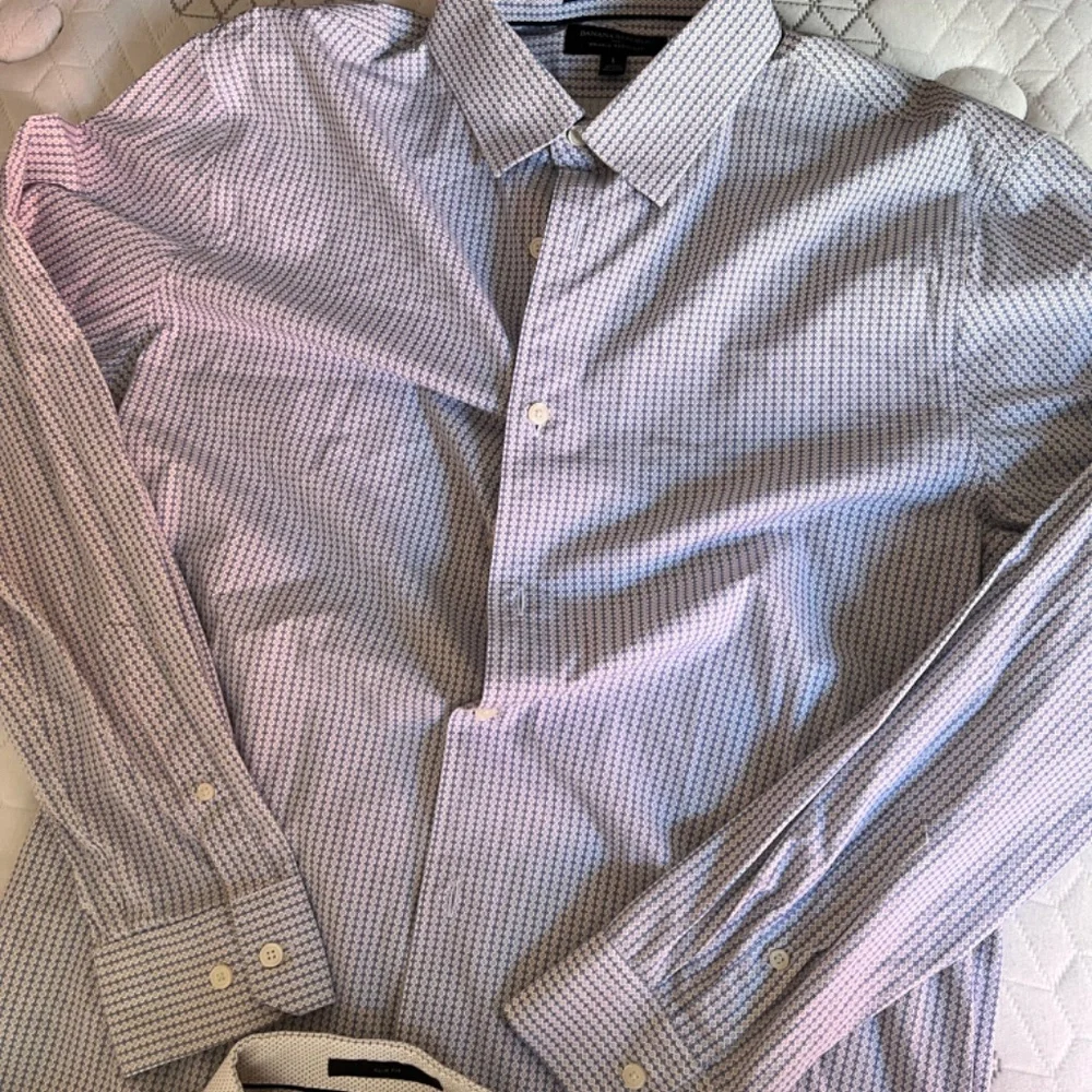 Dress Shirts (Banana Republic) - Picture 10 of 12